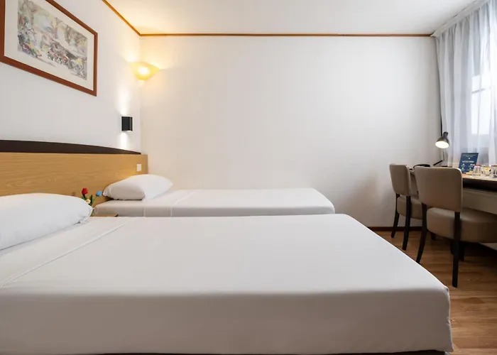 Campanile & Restaurant Oost 3*