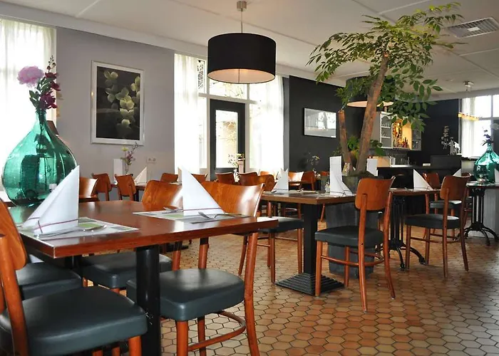 Campanile & Restaurant Oost 3*