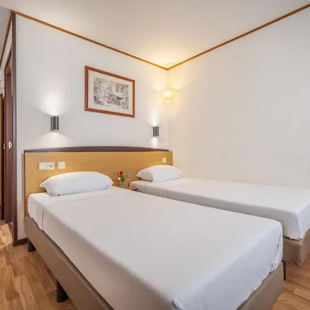 Campanile & Restaurant Oost 3*