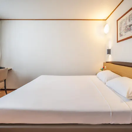 Campanile & Restaurant Oost 3* 로테르담