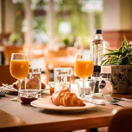 Campanile & Restaurant Oost Отель Роттердам