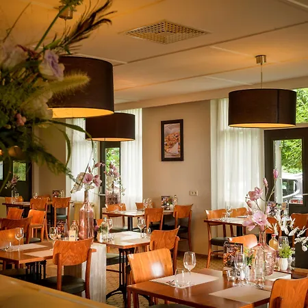 カンパニール ＆ レストラン オースト ホテル 3*