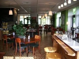 鹿特丹东钟楼酒店及餐厅 3*