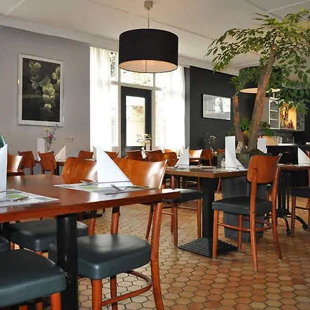 カンパニール ＆ レストラン オースト 3*