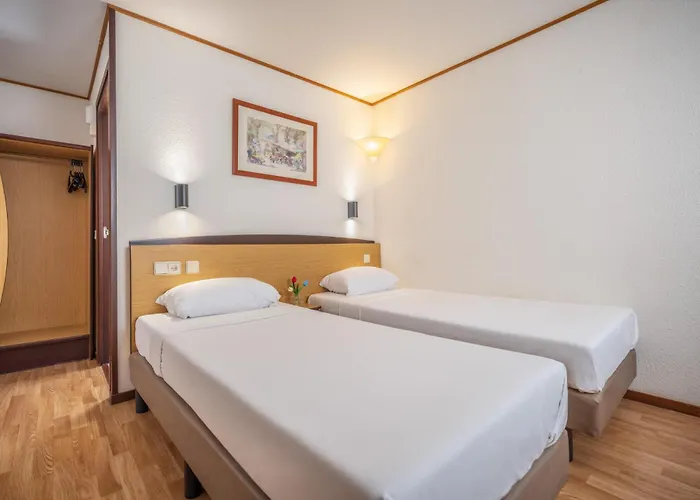 Campanile Hotel&restaurant Oost 3*