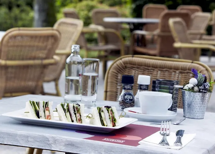 Hotel Campanile & Restaurant Oost 3*