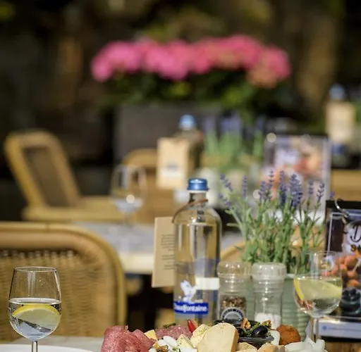 Campanile Hotel&restaurant Oost 3*