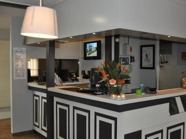 Campanile & Restaurant Oost Otel