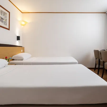 Campanile & Restaurant Oost 3*