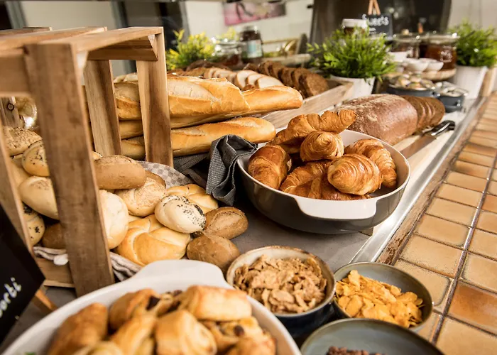 Campanile Hotel&restaurant Oost 3*